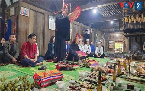 Lễ cúng vía bếp của người Mường – Nghi lễ giữ lửa, giữ hồn nhà