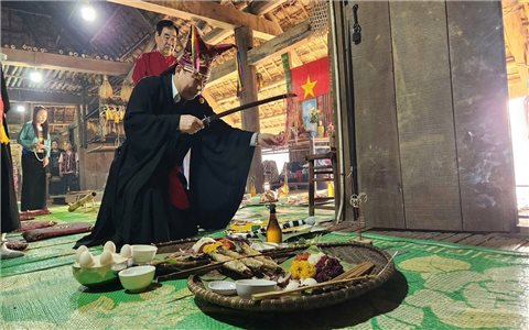 Lễ cúng vía bếp của người Mường – Nghi lễ giữ lửa, giữ hồn nhà