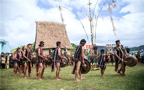 Những người "xây đắp" niềm tin nơi buôn làng