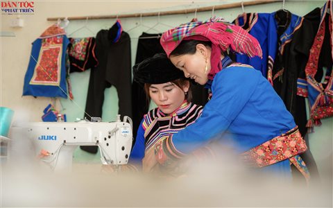 Theo dấu chân người Cờ Lao đỏ trên dải Tây Côn Lĩnh : Huyền ảo những gam màu văn hóa (Kỳ 2)