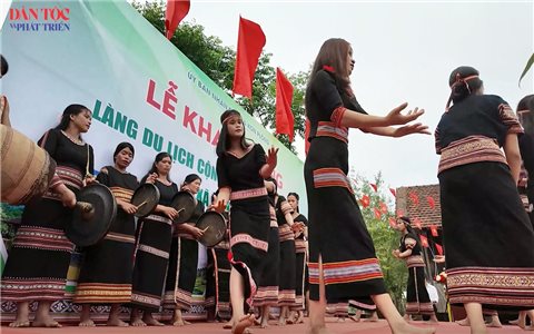 [VIDEO] Người Mơ Nâm làm du lịch cộng đồng