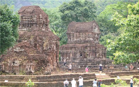 [PHOTO] Huyền bí “thung lũng thần linh” ngàn năm tuổi bên dòng Thu Bồn
