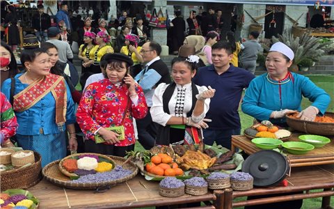 Trải nghiệm phiên chợ vùng cao thu nhỏ giữa lòng Thủ Đô