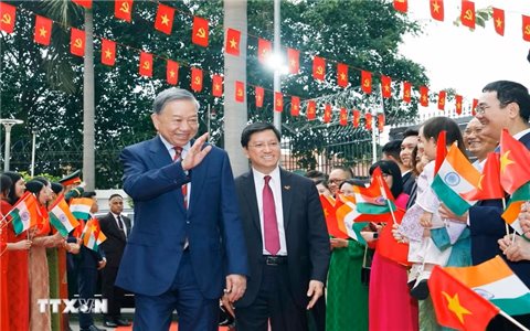Tổng Bí thư, Chủ tịch nước Tô Lâm gặp gỡ cộng đồng người Việt Nam tại Ấn Độ