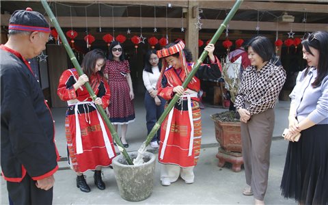 Tuyên Quang: Ưu tiên phát triển toàn diện đối với các dân tộc có khó khăn đặc thù