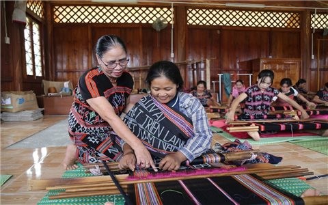 Mô hình kinh tế tập thể tạo sinh kế bền vững cho phụ nữ DTTS