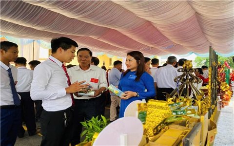 Từ “cây nhà lá vườn” trở thành đại biểu tiêu biểu Thi đua yêu nước