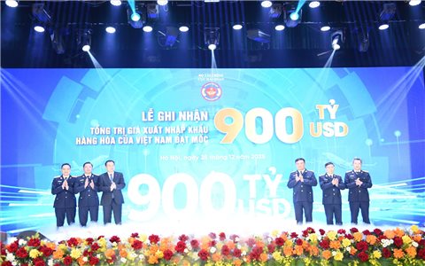 Thương mại Việt Nam lập cột mốc mới, xuất nhập khẩu năm 2025 vượt 900 tỷ USD