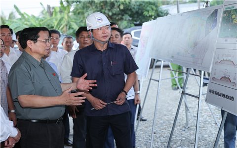 Thủ tướng khảo sát dự án cao tốc Châu Đốc - Cần Thơ - Sóc Trăng và công tác ứng phó sạt lở tại Cần Thơ