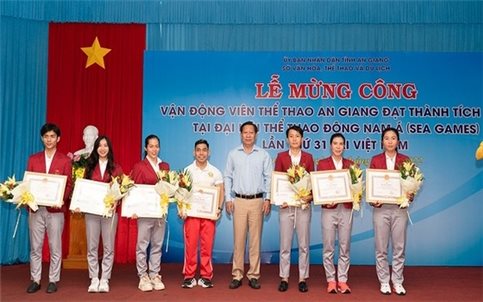 Phạm Văn Mách, Nguyễn Thị Thật, Lê Nguyễn Paul nhận thưởng SEA Games 31