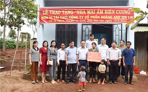 Gia Lai: Trao 17 ngôi nhà “Mái ấm biên cương” cho các hộ nghèo DTTS tại huyện biên giới Ia Grai