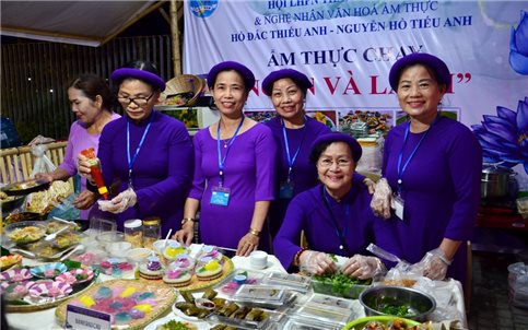 100 món ăn đường phố hội tụ tại thành phố Huế