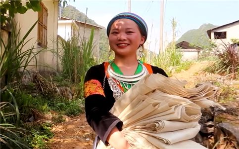 Cô gái trẻ "khai sinh" dự án vải lanh thủ công Hemp Hmong Việt Nam