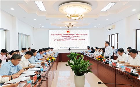 Bộ trưởng, Chủ nhiệm Ủy ban Dân tộc Hầu A Lềnh làm việc với UBND tỉnh Khánh Hòa