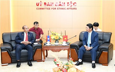 Bộ trưởng, Chủ nhiệm Ủy ban Dân tộc Hầu A Lềnh tiếp xã giao Chủ nhiệm Ủy ban Dân tộc Quốc hội Lào
