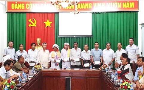 Vụ Công tác Dân tộc địa phương tại Cần Thơ gặp mặt Đoàn Người có uy tín tỉnh Bình Thuận
