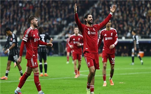 Hủy diệt Frankfurt 5-1, Liverpool lật ngược thế cờ trong 10 phút đầy cuồng phong