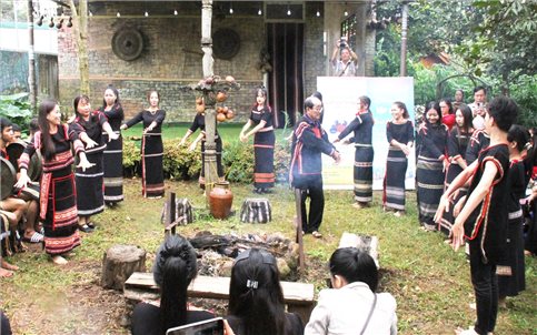 Lan tỏa múa dân gian Tây Nguyên đến người trẻ buôn làng