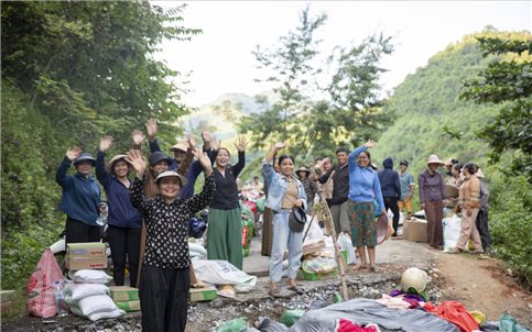 Bản Đửa "cô đơn" giữa tứ bề gian khó và những tấm lòng thiện nguyện ấm áp