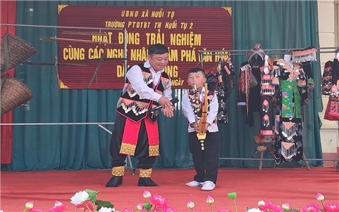 Nghệ An: Một cách bảo tồn và lan tỏa nét đẹp bản sắc văn hóa dân tộc hiệu quả nơi học đường