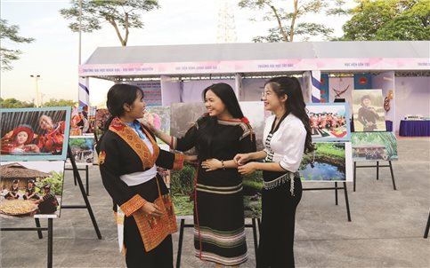 Vị thế của người phụ nữ DTTS trên hành trình mới