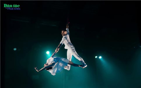 Hạnh phúc phía sau sân khấu của "bộ đôi vàng" làng Xiếc Việt