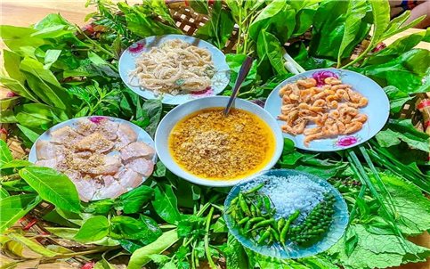 Đặc sản gỏi lá Kon Tum