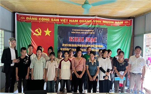 Khai giảng lớp truyền thông cộng đồng kết hợp Photovoice cho người trẻ dân tộc Mảng ở Nậm Nhùn