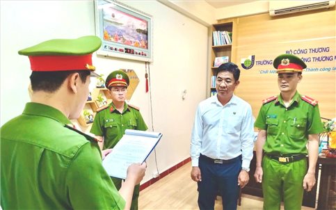 Phú Yên: Bắt tạm giam Hiệu trưởng Trường Cao đẳng Công thương miền Trung