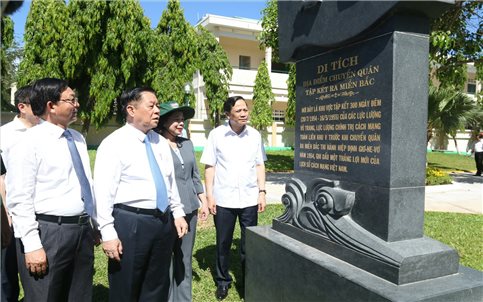 Bình Định: Dâng hoa kỷ niệm Cảng Quy Nhơn - Địa điểm 300 ngày chuyển quân tập kết ra Bắc