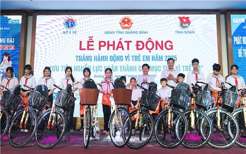 Quảng Bình: Tặng 100 suất quà cho trẻ em mồ côi, trẻ em có hoàn cảnh đặc biệt khó khăn