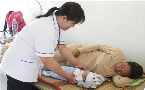 “Cô đỡ thôn bản” ở vùng cao Ma Nới