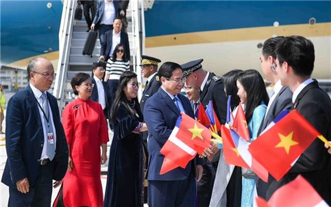 Thủ tướng Phạm Minh Chính và Phu nhân tới Nice bắt đầu chuyến công tác tại Pháp