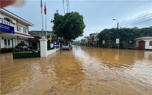 Điện lực Mường Khương ứng phó mưa lũ, bảo đảm an toàn lưới điện