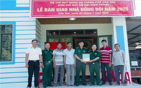 BĐBP TP. Cần Thơ bàn giao Nhà đồng đội cho các quân nhân có hoàn cảnh khó khăn