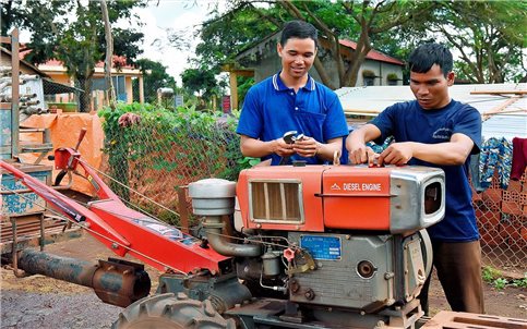 Tiếp tục thực hiện hiệu quả chính sách đào tạo, phát triển nguồn nhân lực vùng DTTS và miền núi