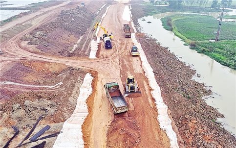 Thủ tướng Chính phủ phê bình nghiêm khắc 18 bộ, cơ quan Trung ương và 29 địa phương chưa phân bổ chi tiết vốn đầu tư công năm 2025