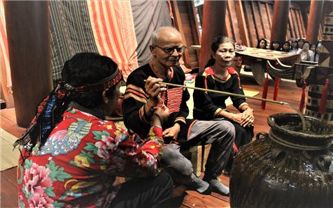 Nét văn hóa tâm linh đặc sắc trong Lễ cúng lên nhà mới của người Ê Đê