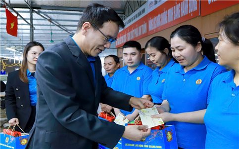 Quảng Ninh: Chăm lo Tết cho người lao động vùng khó