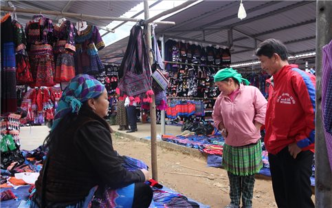 Rộn rã chợ phiên Cốc Ly cuối năm