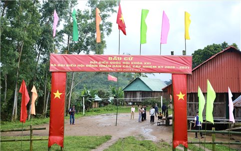 Bầu cử sớm ở ngôi làng trên đỉnh núi Konhlon