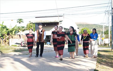 Đồng bào vùng cao Quảng Ngãi rạng ngời niềm tin trong Ngày hội non sông