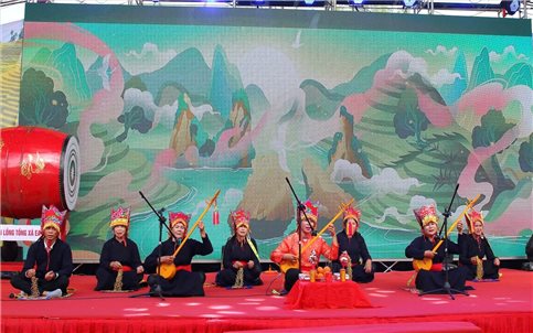 Lễ hội Lồng Tồng hút khách giữa Tây Nguyên