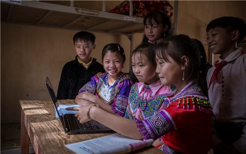 Thu hẹp mức độ tiếp cận thông tin số của trẻ em giữa các vùng, miền