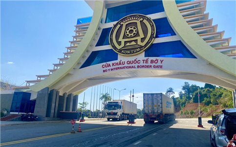 Quảng Ngãi: Ngăn chặn vụ vận chuyển khoảng 900 lít xăng nghi vấn đưa qua biên giới tiêu thụ