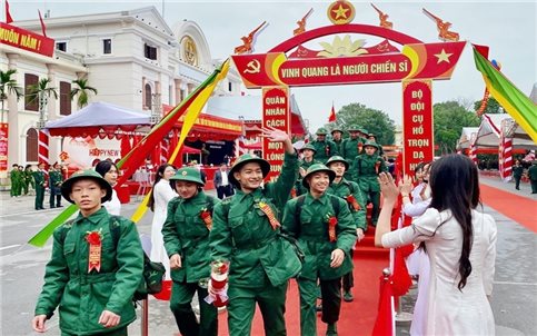 Thanh niên Ninh Bình nô nức lên đường tòng quân