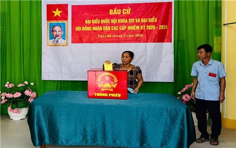 Cử tri đặc khu Thổ Châu náo nức đi bầu cử sớm