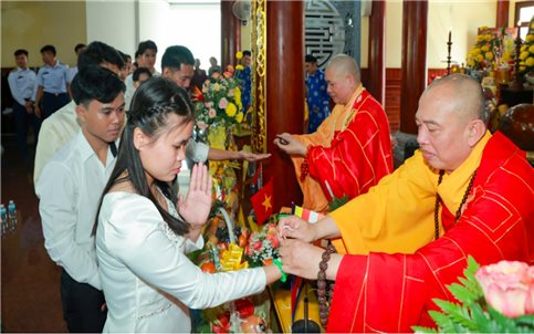 Tổ chức đón Tết cổ truyền Bunpimay và Chôl Chnăm Thmây cho sinh viên, học viên Lào, Campuchia