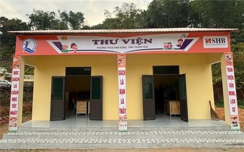 Mở cửa tri thức cho học sinh vùng khó Thanh Hóa