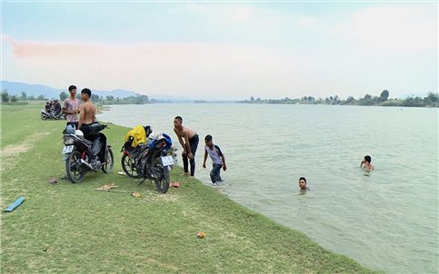 Mùa nắng nóng và lời cảnh báo về nguy cơ đuối nước trẻ em ở vùng DTTS